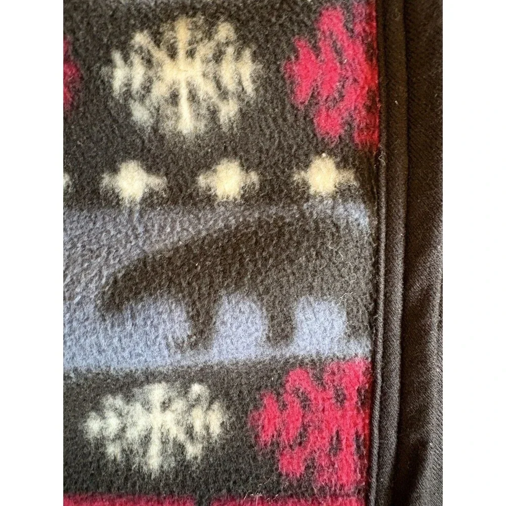 Cuddle Wrap Wearable Zip Snap Stadium Blanket Bear Silhouette Snowflakes EUC